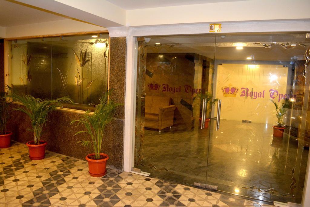 Hotel Royal Opera Bangalore Esterno foto