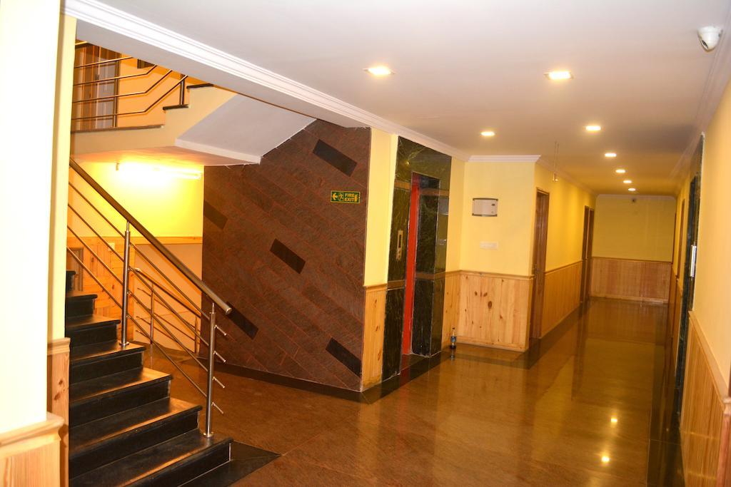 Hotel Royal Opera Bangalore Esterno foto