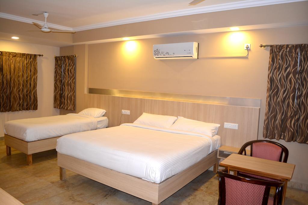 Hotel Royal Opera Bangalore Camera foto