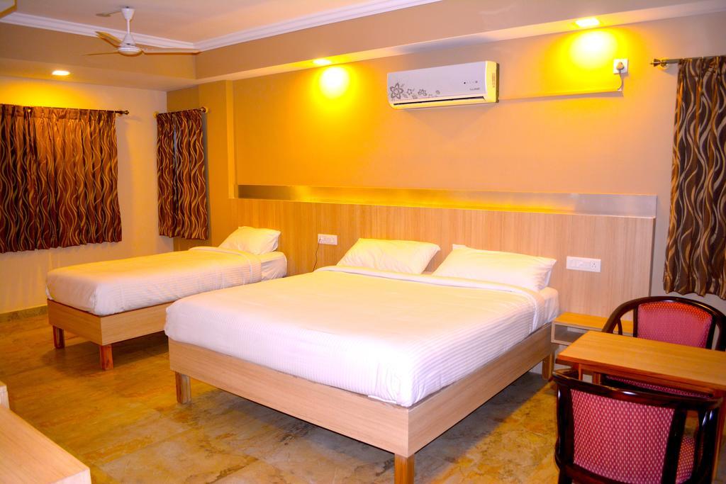 Hotel Royal Opera Bangalore Camera foto