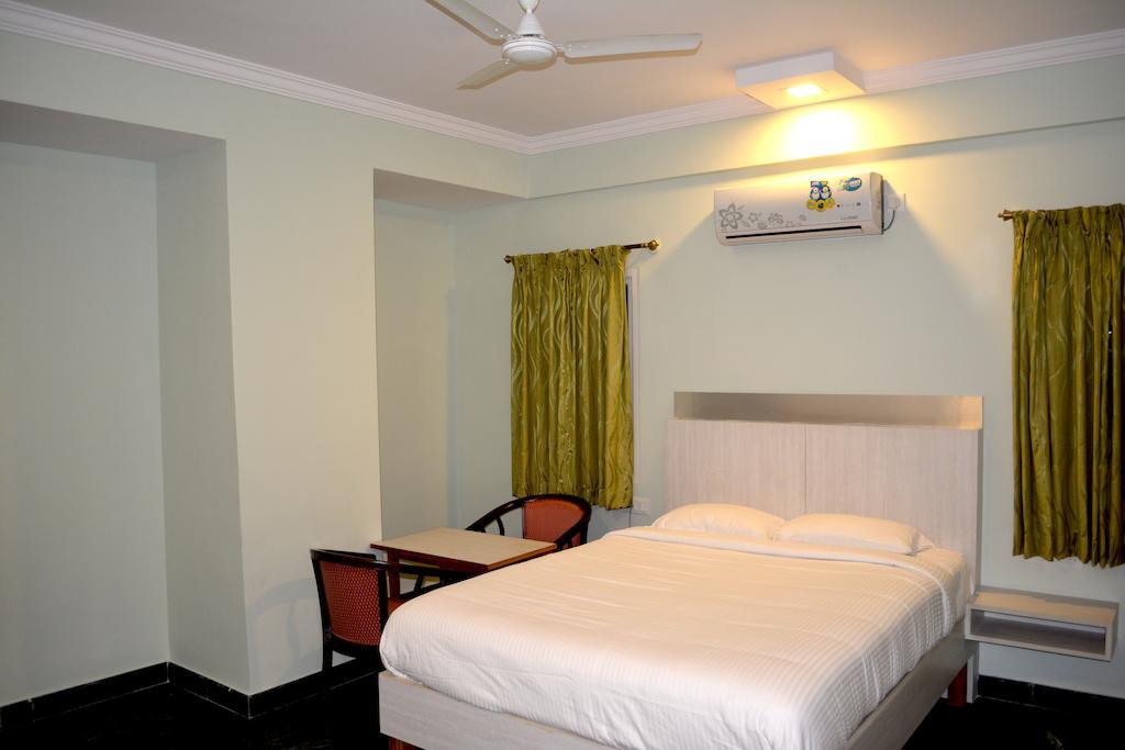 Hotel Royal Opera Bangalore Camera foto